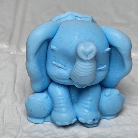 Elefantito tierno, nariz de ❤️