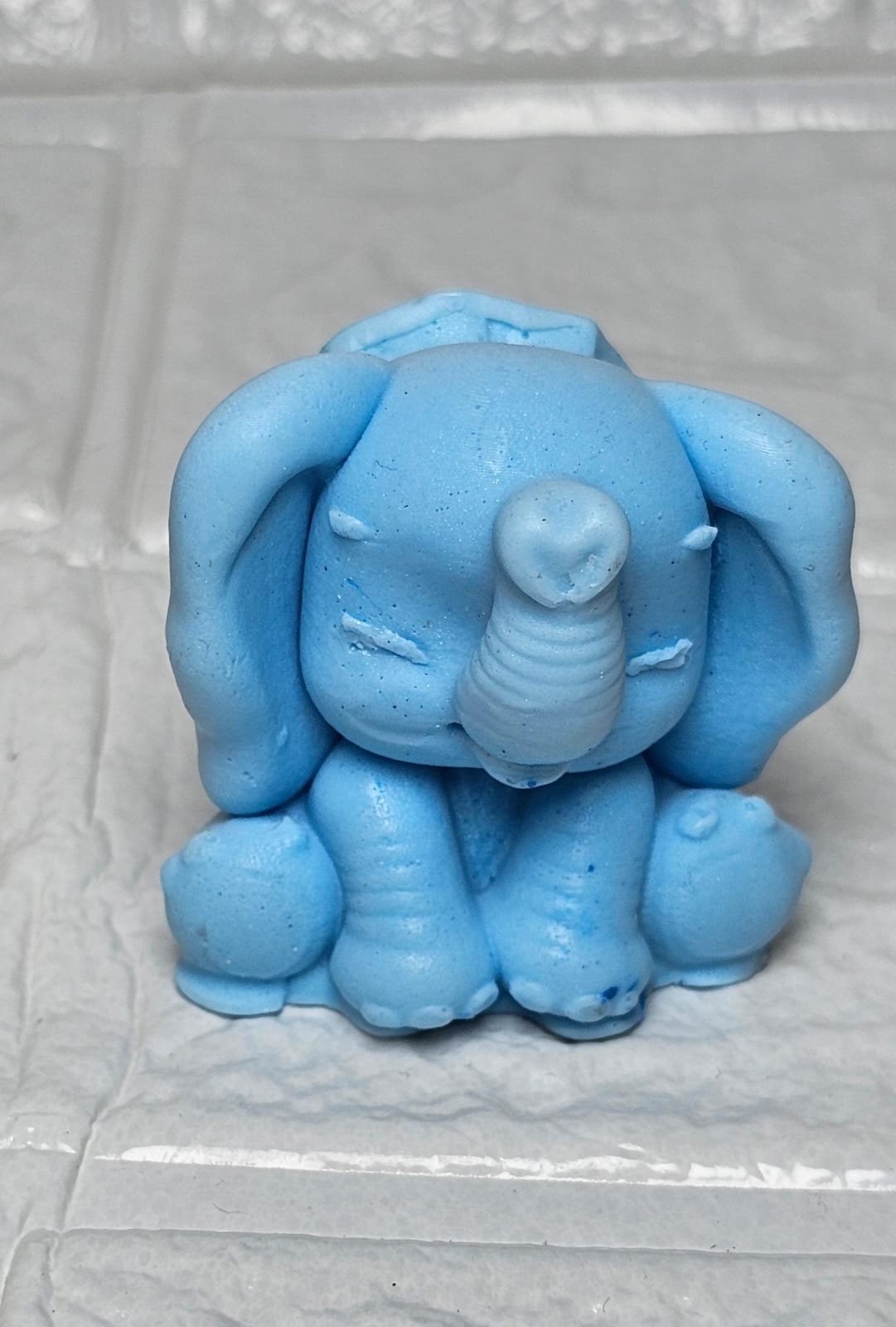 Elefantito tierno, nariz de ❤️: imagen 1